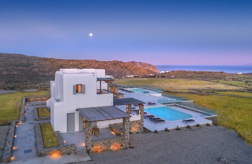 Ano Mera Apartment | Enjoy the sunset in a boho ambiance with the best view over the sea