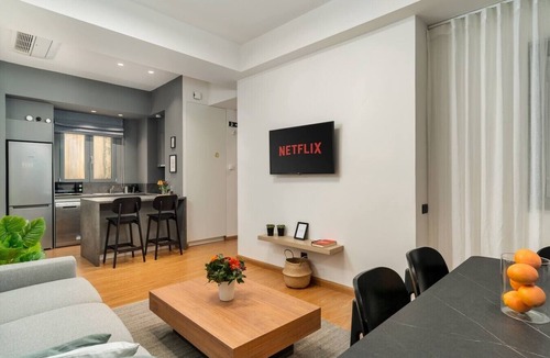 Athens City Centre Apartment | Entire 2nd-Floor Home · 3 Bedrooms · Sleeps 7 · Central Athens, Private Terrace