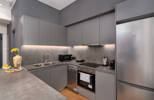 Athens City Centre Apartment | Entire 2nd-Floor Home · 3 Bedrooms · Sleeps 7 · Central Athens, Private Terrace