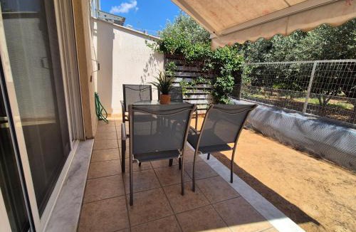 Eretria Apartment | Eretria Apartments FM14