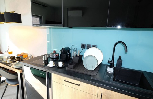 Monastiraki Apartment | Ermou w Jacuzzi Acropolis View Monastiraki