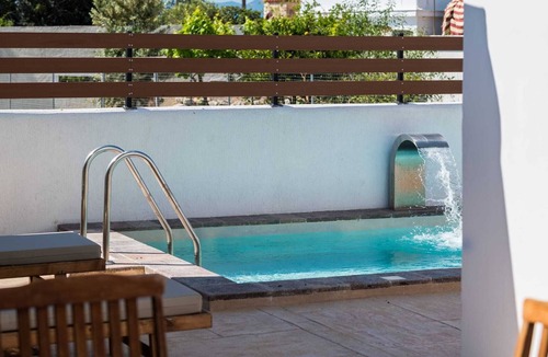 Aegina House | Estrella Home, Cottage