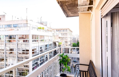 Exarhia Apartment | Exarchia Urban Art Retreat