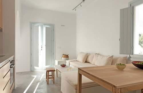 Santorini Apartment | Exclusive dual-suite unit with private infinity pools at Santorini Heights
