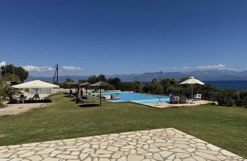Messini House | Exclusive Stone Bay Houses overlooking Chelonaria Beach