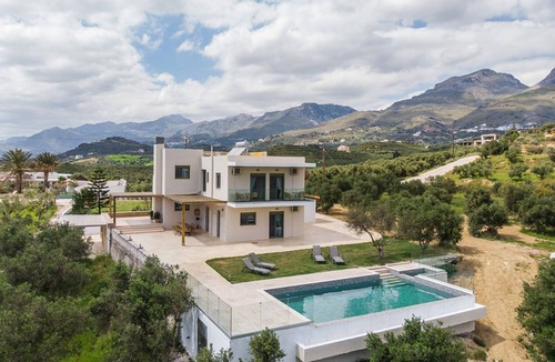 Plakias Villa | Exquisite Rethymno Villa | 5 Bedrooms | Villa Noitra | Beautiful