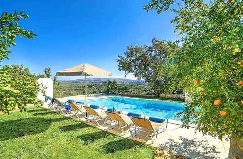Kastellos House | für 12 Personen in Kastellos, Kreta (West-Kreta) by Interhome