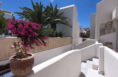 Perissa Apartment | Family Apartment 30 meters from Perissa Beach