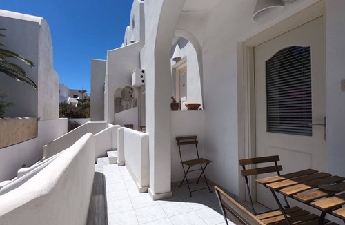 Perissa Apartment | Family Apartment 30 meters from Perissa Beach