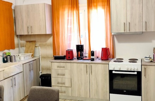 Petralona Apartment | Family apartment in Acropolis with roof garden