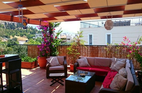 Petralona Apartment | Family apartment in Acropolis with roof garden