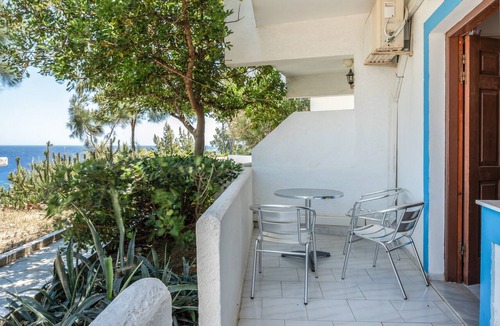Amoopi Apartment | 'Family Room with Separate Bedrooms' with Sea View and Shared Pool