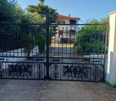 Lepreo Villa | Family Villa Dora