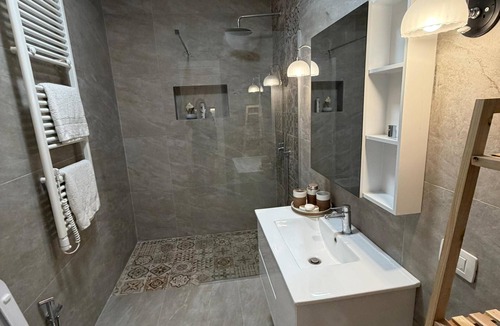 Tirana Apartment | Fantastic 1-bedroom apartment with AC in cool Univers City
