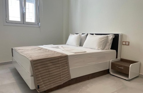 Aigaleo Apartment | Feel Breeze Athens