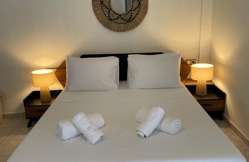 Aigaleo Apartment | Feel Breeze Athens