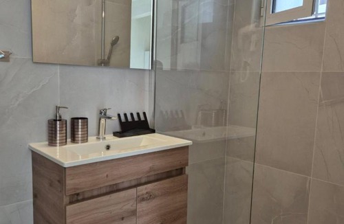 Aigaleo Apartment | Feel Breeze Athens