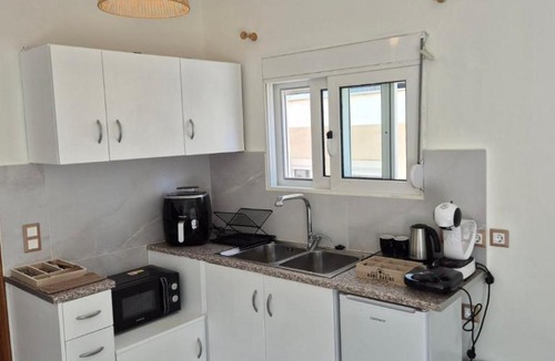Aigaleo Apartment | Feel Breeze Athens