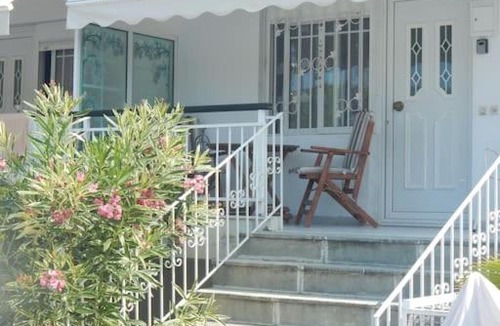 Haniotis House | Flamingo