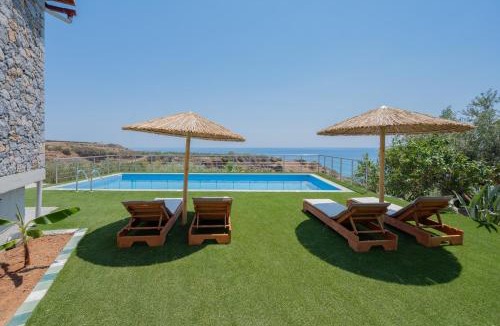 Keratokambos House | Gallery Villa with Pool, 300m Beach, Sea Views