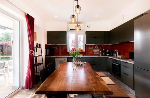 Alissos House | Geräumige Familienvilla, privater Pool und Garten by Interhome
