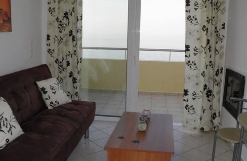 Kato Stalos Apartment | Geräumiges Apartment mit traumhaftem Blick vom Balkon by Interhome