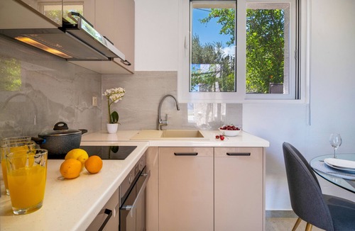 Lefkada Apartment | Gkountis Garden Studio Apartment with Sea View, Shared Pool & Wi-Fi