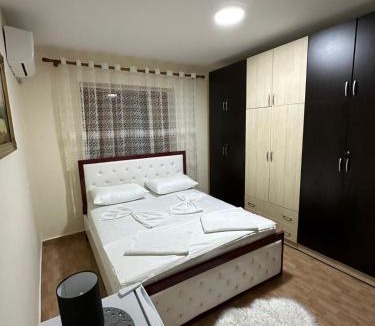Kruje Bed & Breakfast | Gledys Housse