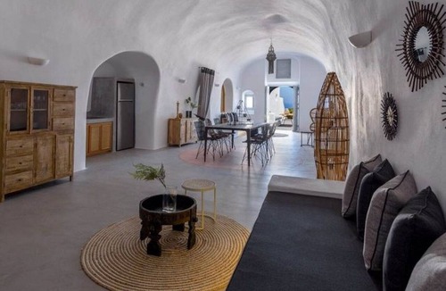 Pyrgos Villa | Glorious Santorini Villa | Villa Nymphadora | 2 Bedrooms