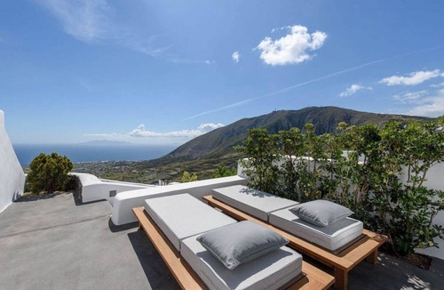 Pyrgos Villa | Glorious Santorini Villa | Villa Nymphadora | 2 Bedrooms
