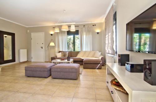 Elliniko House | Glyfada Seaside Residence