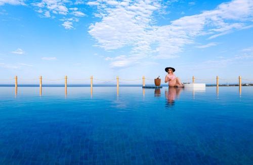 Kamari Hotel | Gold Diamond Luxury Suites Santorini