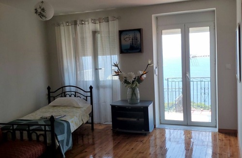 Glossa House | Gorgeous 2-bedroom cottage with AC in charming Glossa