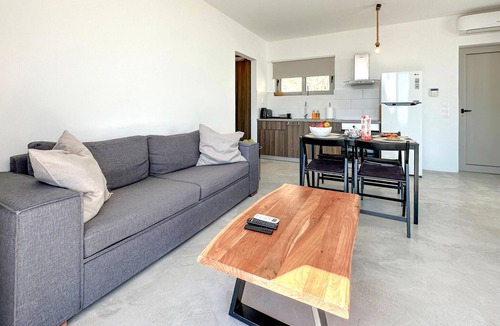 Evrostina House | Gorgeous home in Xylokastro with WiFi