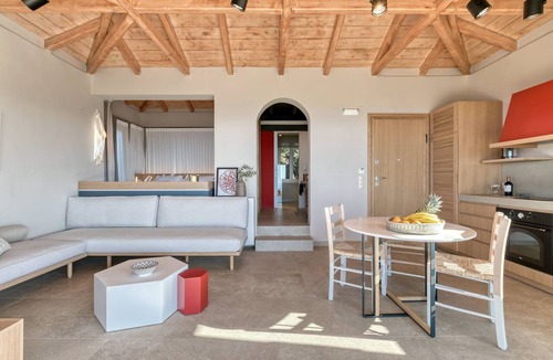 Tsoukaladhes Villa | Grand Suite With Private Pool - with Panoramic View, Art Blue Villas