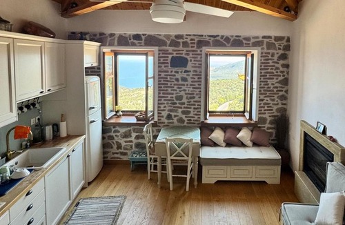 Lesbos House | Granny's guest home