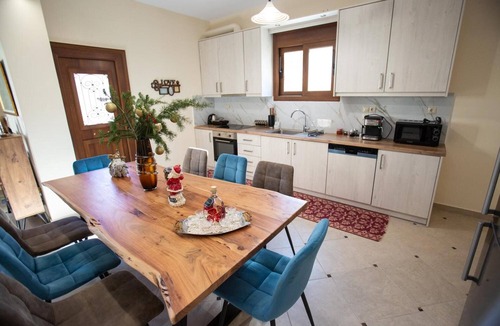 Gravia Villa | Gravias Villa with Fireplace by the River, Outdoor Barbecue & Dining Area