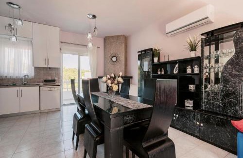 Filerimos Apartment | Greek Style Apartment with Jaquzzi & Barbeque