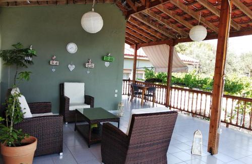 Nea Iraklitsa House | Green Leaves