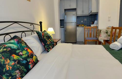 Kithira House | Green Parrot Apartments