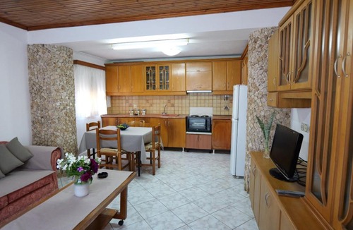 Delvine Villa | Green Villa in Delvine