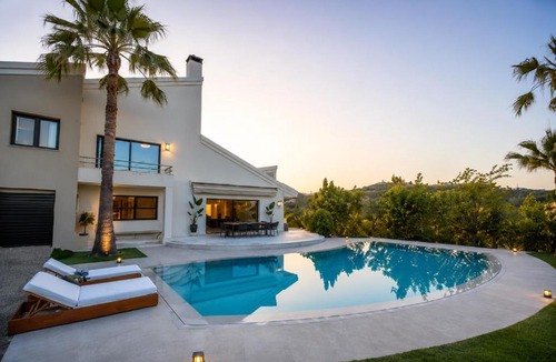 Vamvakopoulo Villa | Gregory's Private Luxury Villa Chania with Heated Pool & Gardens