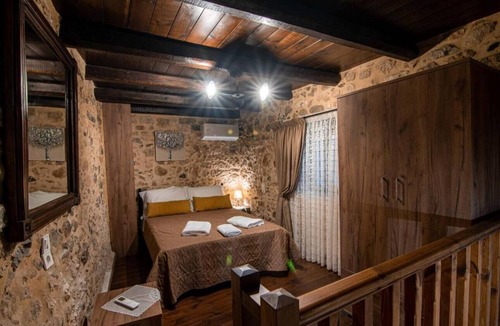Galipe House | Guest House 'Hercules Guesthouse Axiri' with Mountain View, Wi-Fi and Air Conditioning