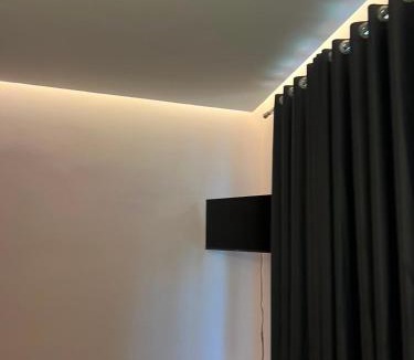 Mbrostar-Urë Hotel | Gwin Hotel