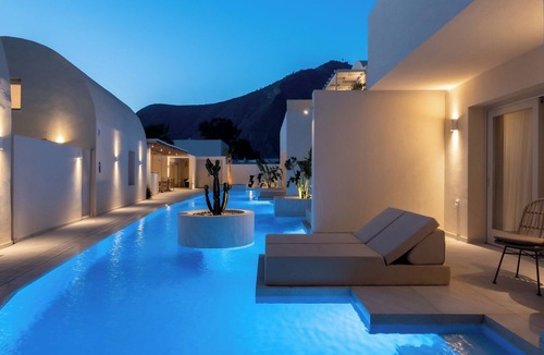 Perissa Hotel | Heyday Luxury Suites