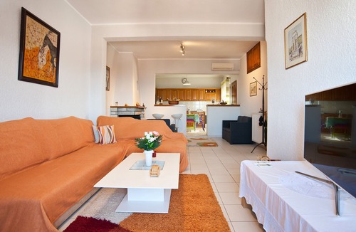 Delphi House | Hilltop Penthouse Condo with Breath-Taking Oracle Views!