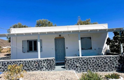 Fira House | Hilltop Serenity Villa, Beachside Sunrise Haven