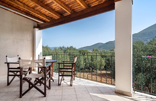Sami Apartment | Holiday Apartment Daratos apartment 3 with Sea View, Shared Garden & Wi-Fi