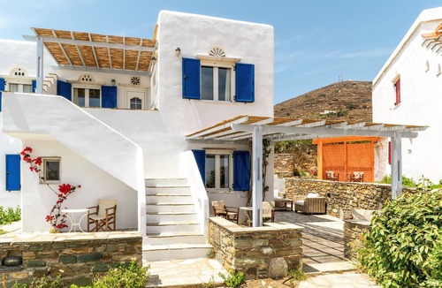 Agios Ioannis House | Holiday Home 'Anemologio 301 Tinos' with Sea View, Wi-Fi and Air Conditioning