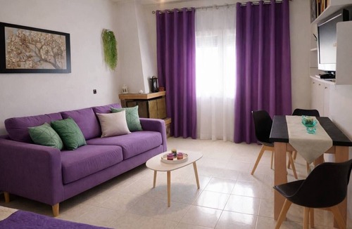 Salamis House | Holiday Home 'Domenica Apartment' with Mountain View, Wi-Fi and Air Conditioning